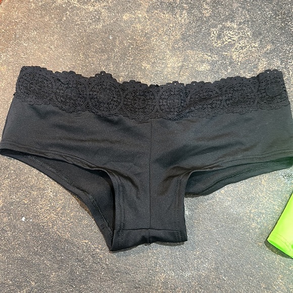 Cheeky Boy Shorts - Picture 4 of 5